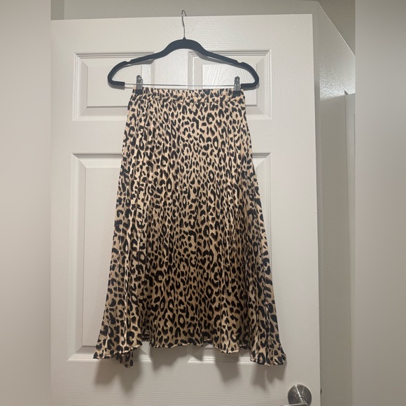 Sadie & Love Dresses & Skirts - Sadie & Love Pleated A-Line Leopard Skirt